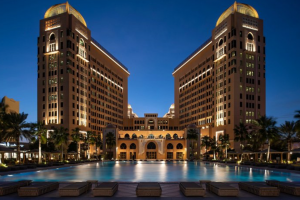 Lire la suite à propos de l’article Profitez des prestigieux soins Micro Peel Evo et Led System dans le cadre enchanteur du spa de l’hôtel Saint Régis à Doha.